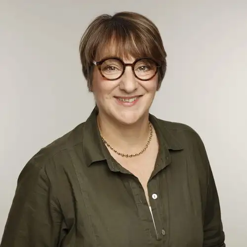 Louise Hill GoHenry 4